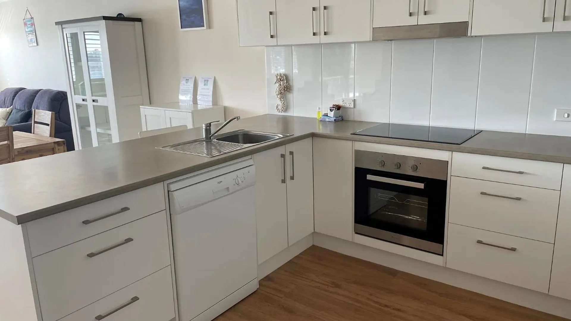 *** Resort Pelican Cove Apartments Gold Coast Australia